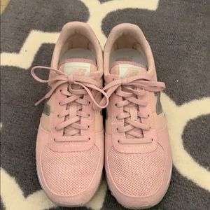 New Balance 220 Sneaker size 7.5